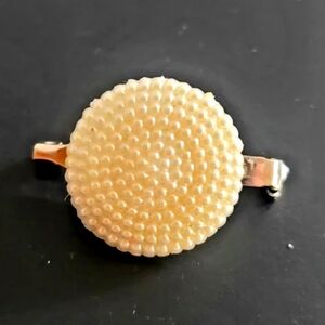 DESIGNER ORIGINAL  PEARLIZED BROOCH ACCESSORY